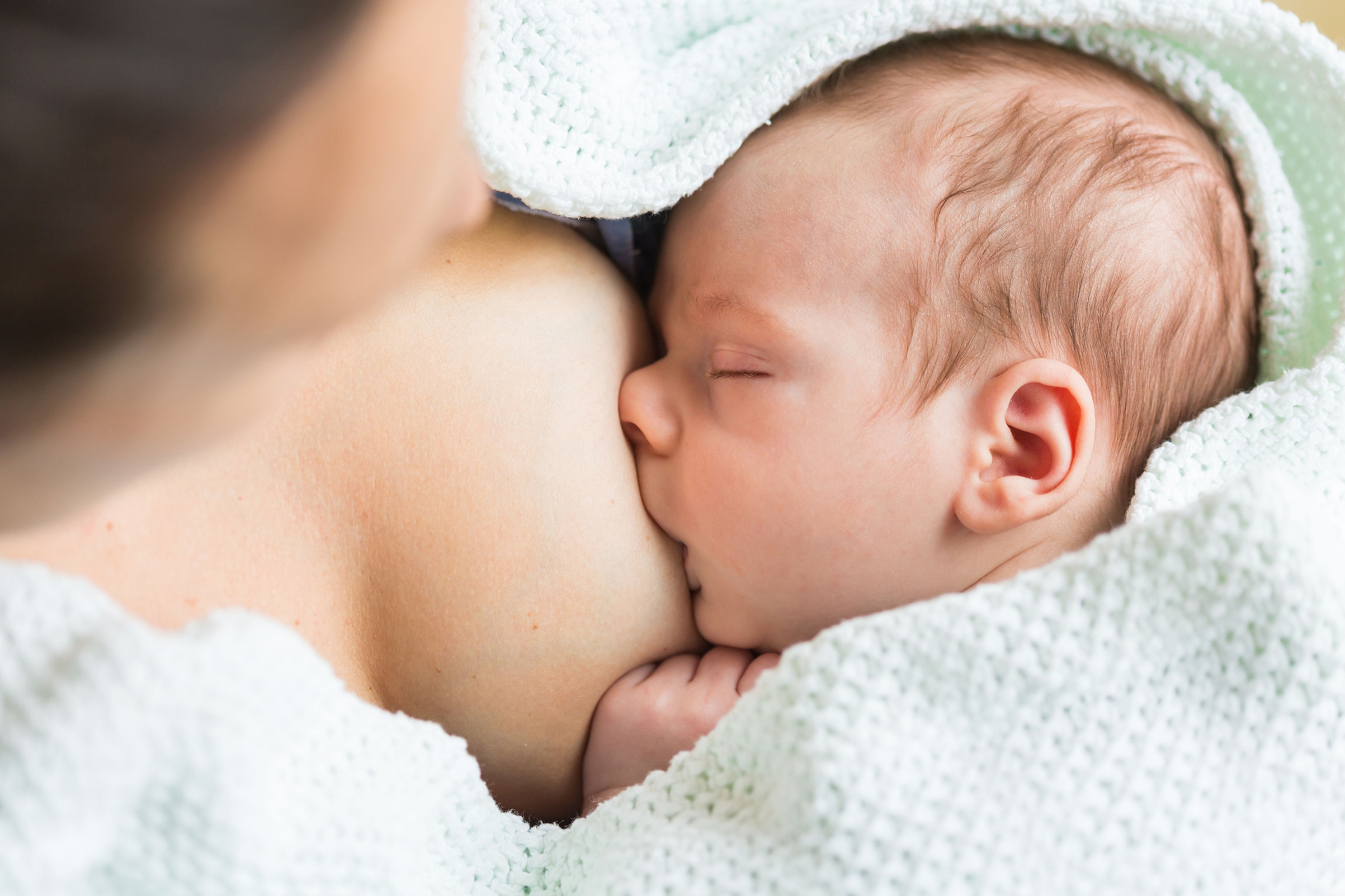 13 Breast Feeding Hacks That Change The Game - Swaddles n' Bottles